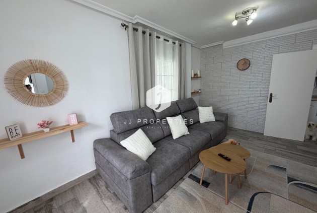 Resale - Chalet -
Orihuela Costa - La Zenia