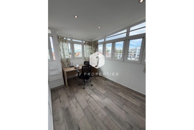 Resale - Chalet -
Orihuela Costa - La Zenia