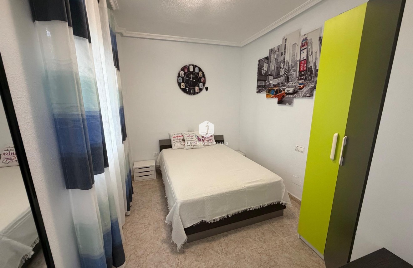 Resale - Chalet -
Orihuela Costa - La Zenia