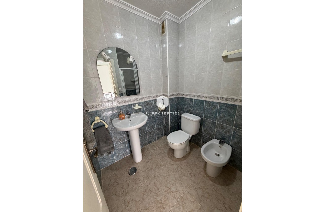 Resale - Chalet -
Orihuela Costa - La Zenia