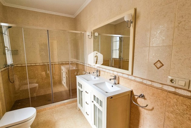 Tweedehands - Villa -
Cabo Roig