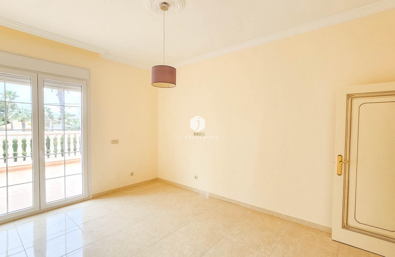 Tweedehands - Villa -
Cabo Roig