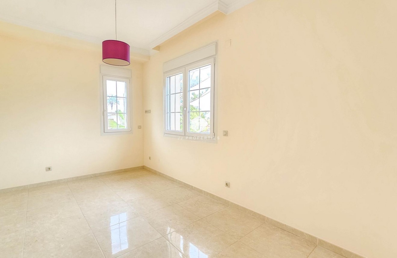 Tweedehands - Villa -
Cabo Roig