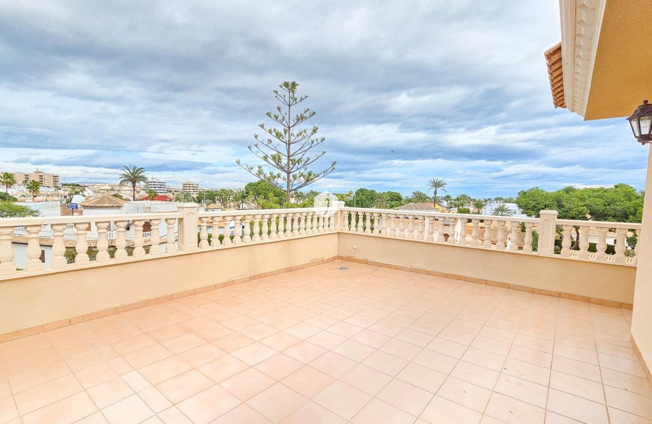 Tweedehands - Villa -
Cabo Roig