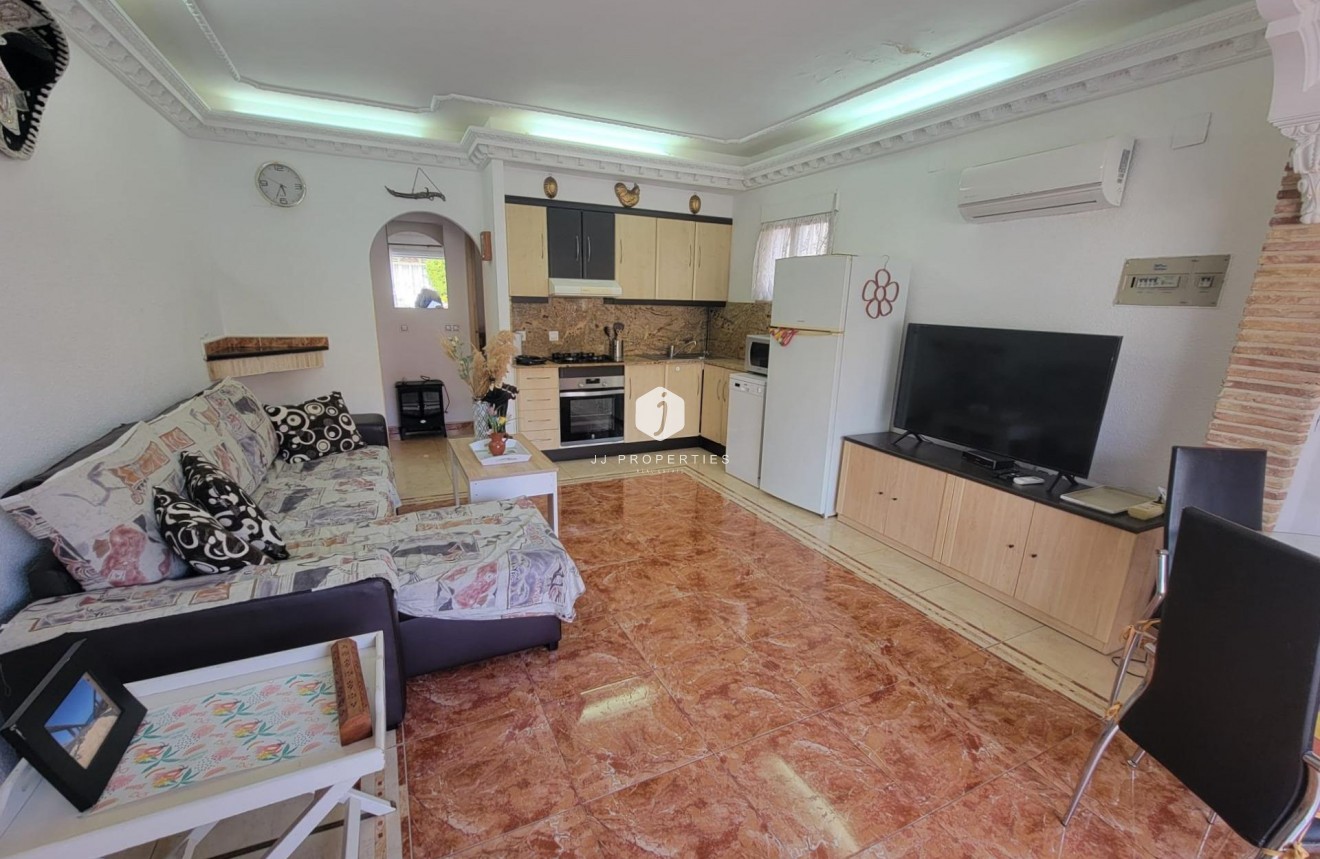 Resale - Chalet -
Torrevieja - La Siesta - El Salado - Torreta