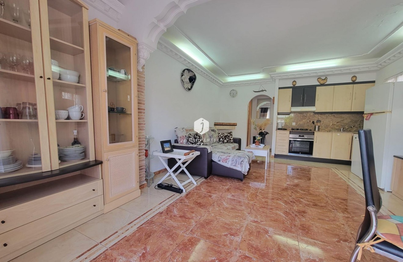 Resale - Chalet -
Torrevieja - La Siesta - El Salado - Torreta