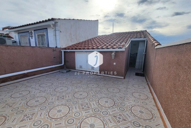 Resale - Chalet -
Torrevieja - La Siesta - El Salado - Torreta