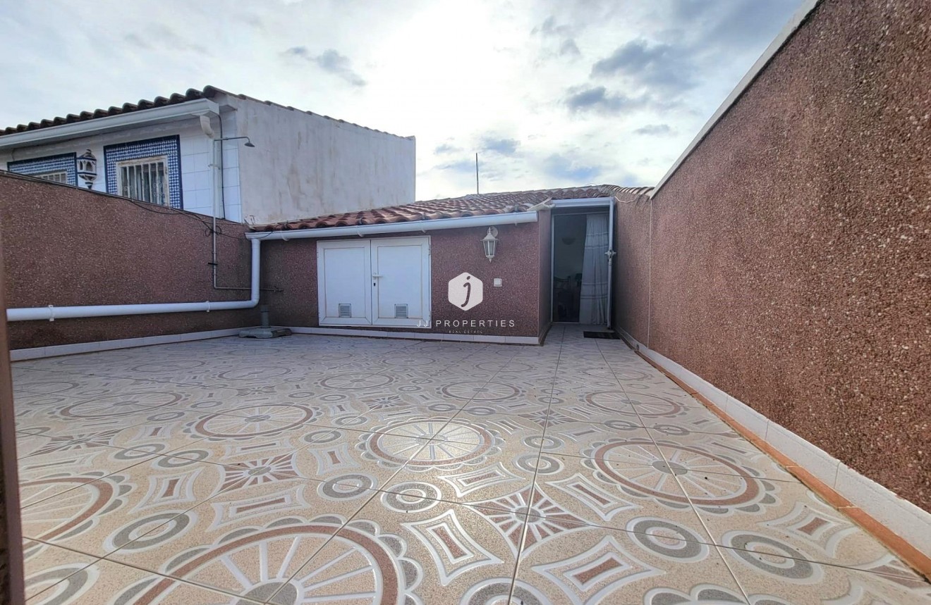 Resale - Chalet -
Torrevieja - La Siesta - El Salado - Torreta