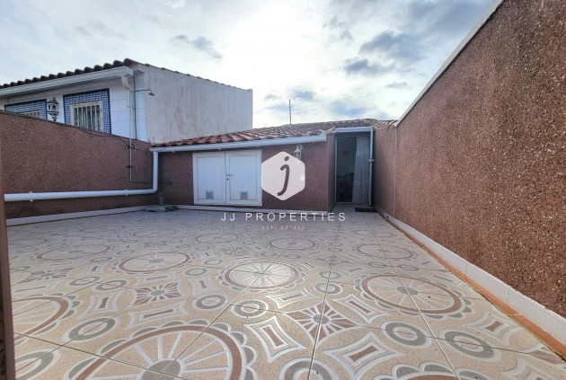 Resale - Chalet -
Torrevieja - La Siesta - El Salado - Torreta