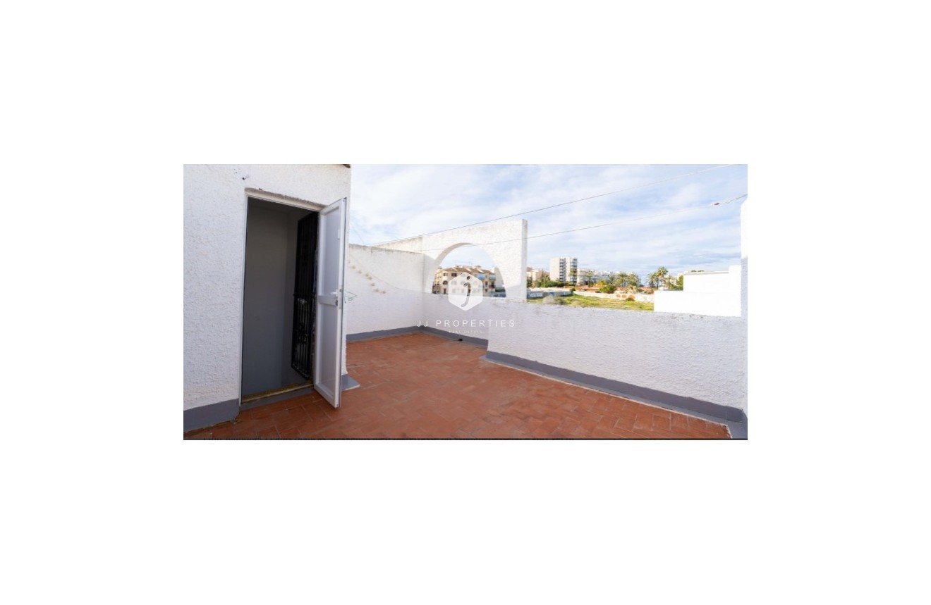 Resale - Chalet -
Torrevieja - Costa Blanca