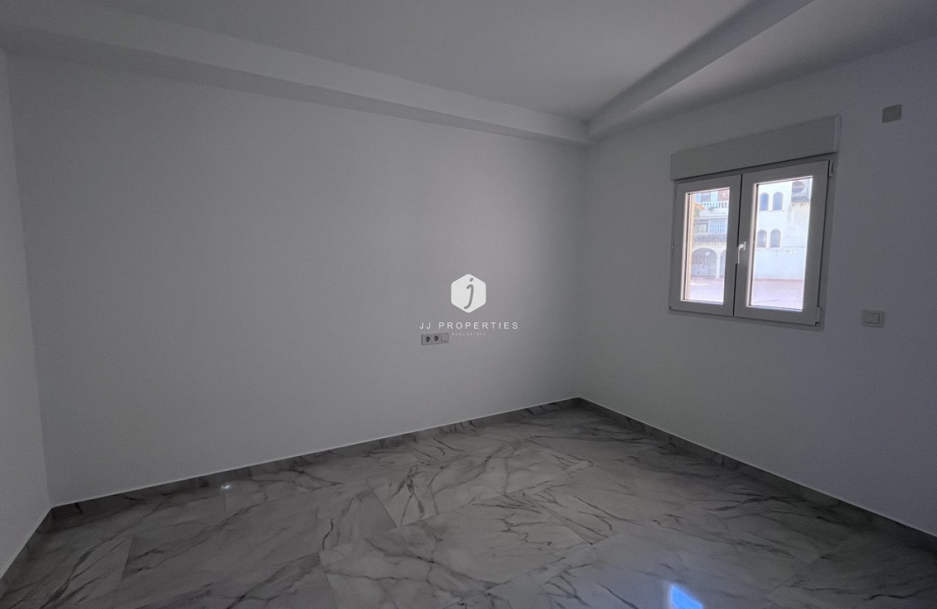 Z drugiej ręki - Bungalow -
Torrevieja