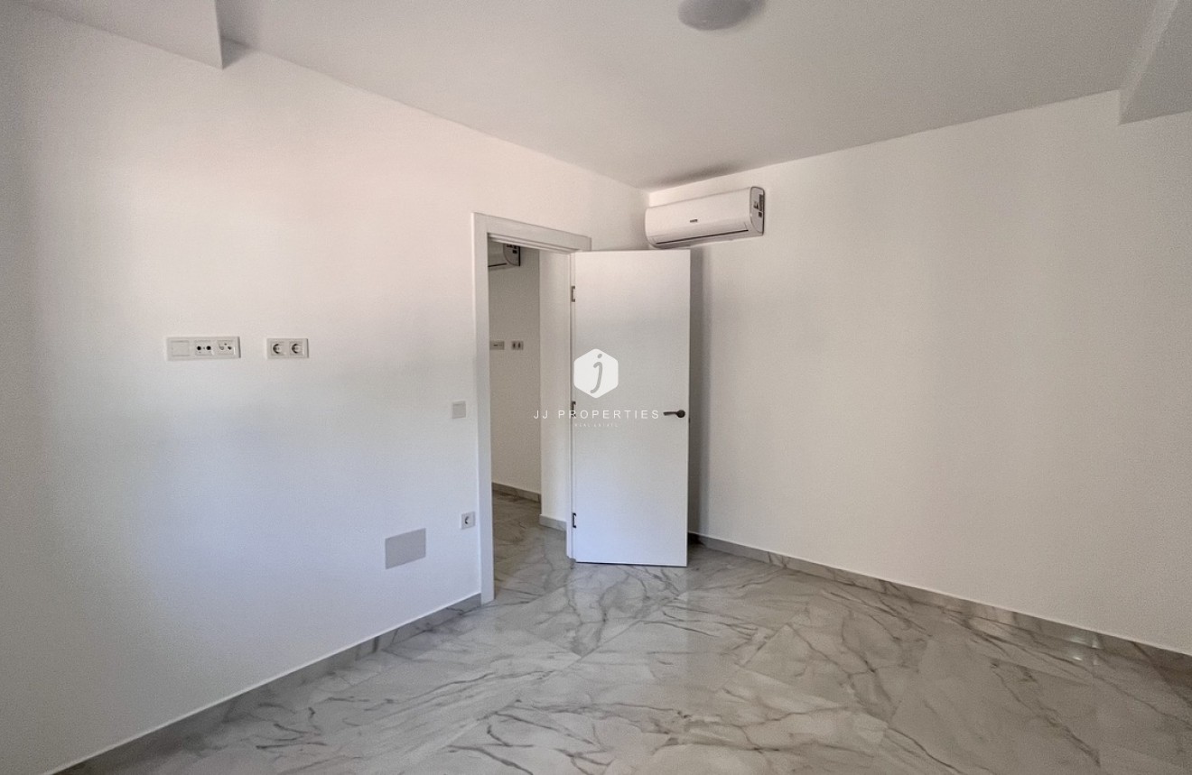 Z drugiej ręki - Bungalow -
Torrevieja