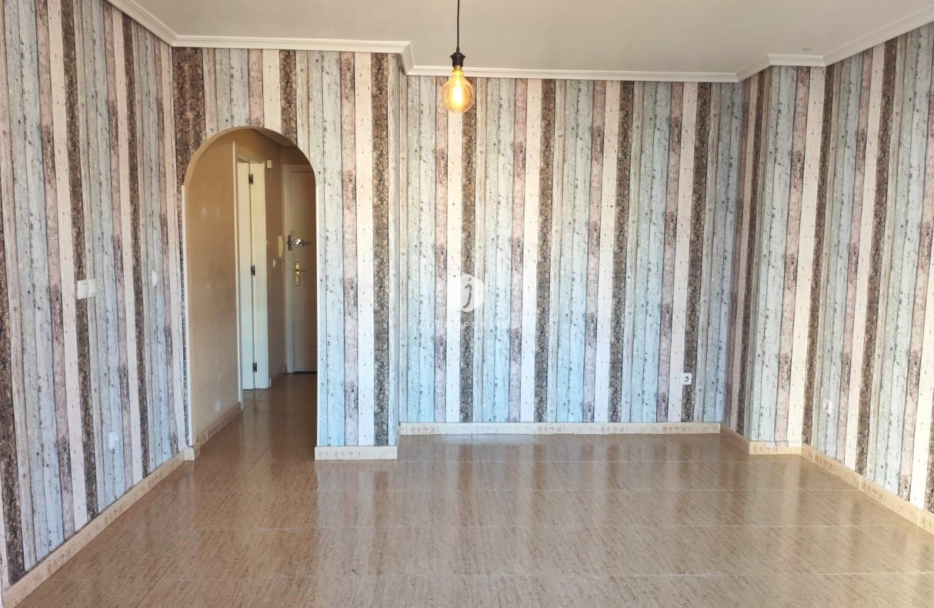 D'occasion - Appartement -
Torrevieja - Centro