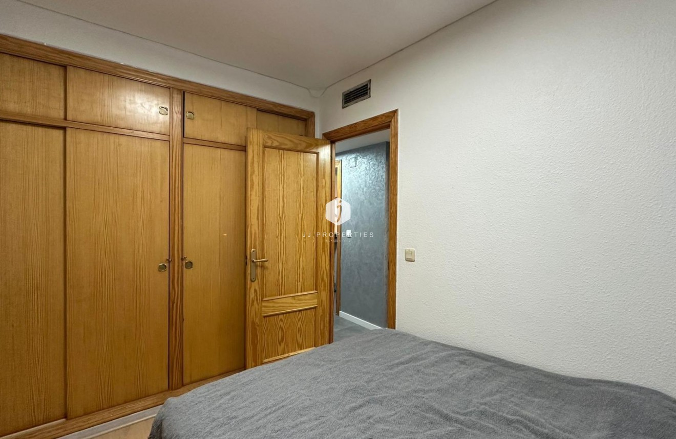 Resale - Apartment / flat -
Torrevieja - Centro