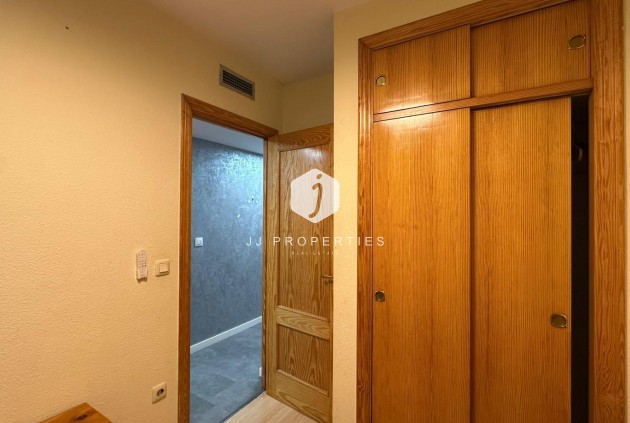 Resale - Apartment / flat -
Torrevieja - Centro