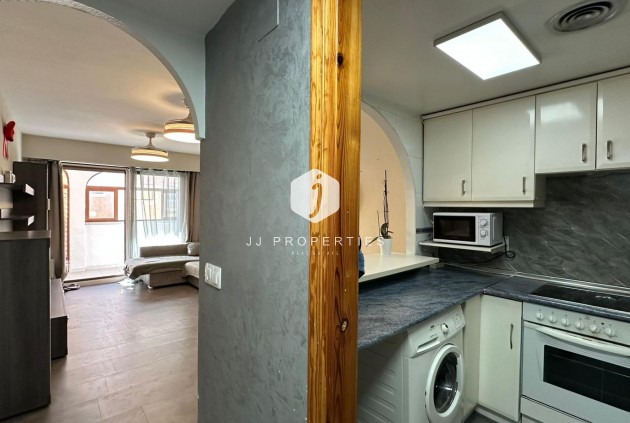 Resale - Apartment / flat -
Torrevieja - Centro