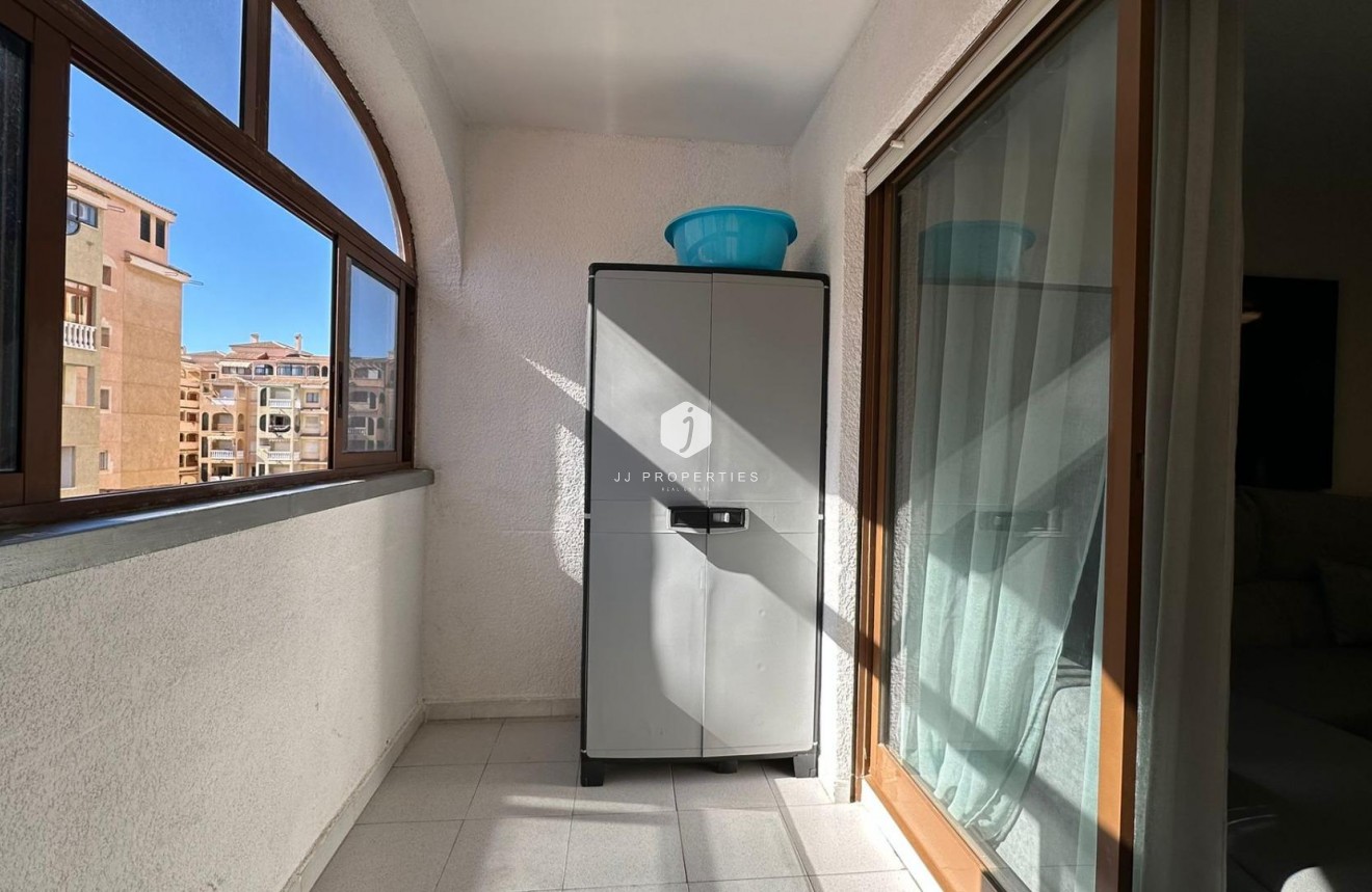 Resale - Apartment / flat -
Torrevieja - Centro