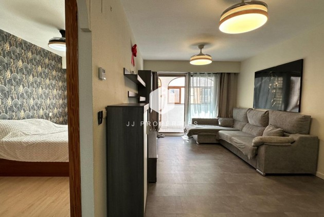 Resale - Apartment / flat -
Torrevieja - Centro