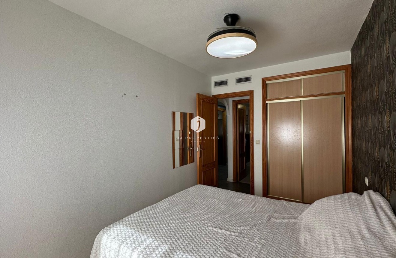 Resale - Apartment / flat -
Torrevieja - Centro