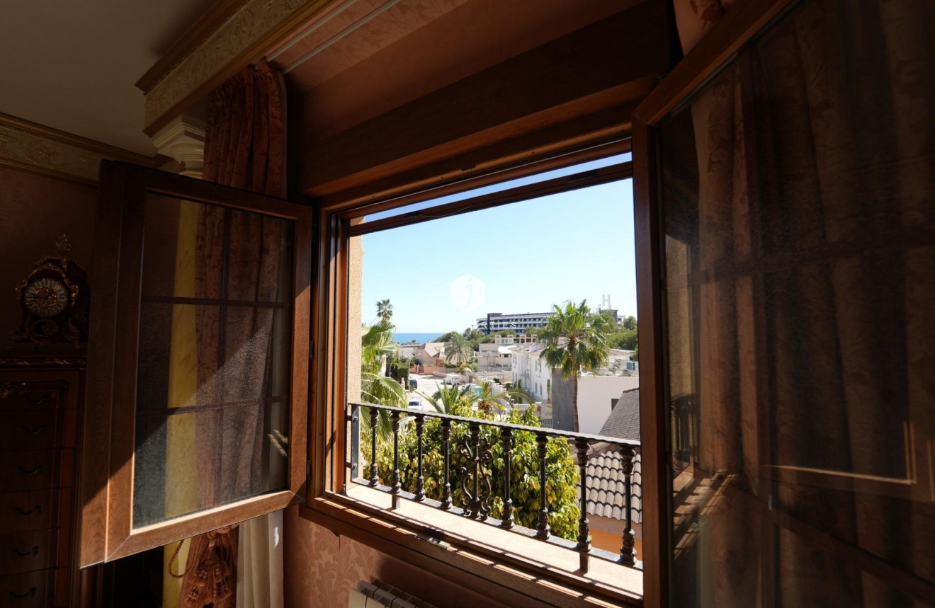 D'occasion - Villa -
Orihuela Costa - Campoamor