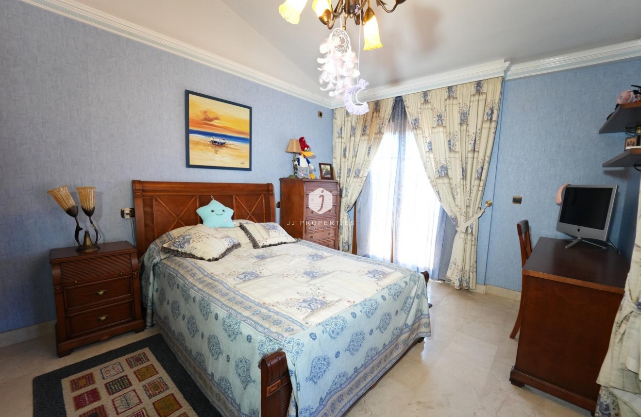 D'occasion - Villa -
Orihuela Costa - Campoamor