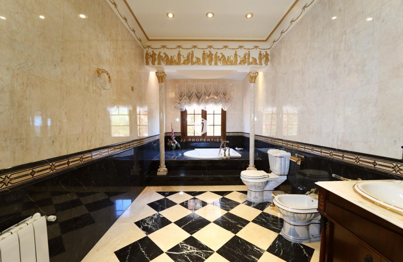 D'occasion - Villa -
Orihuela Costa - Campoamor