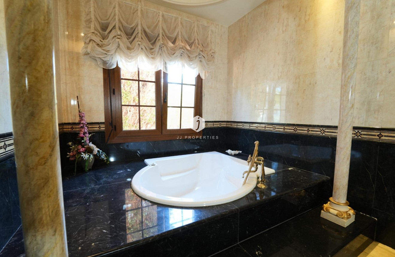 D'occasion - Villa -
Orihuela Costa - Campoamor