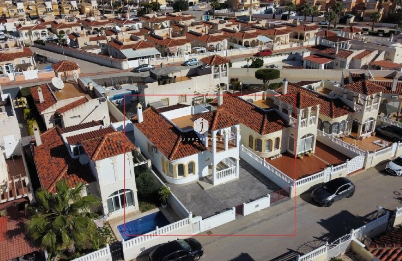 Aus zweiter Hand - Villa -
Algorfa - Inland