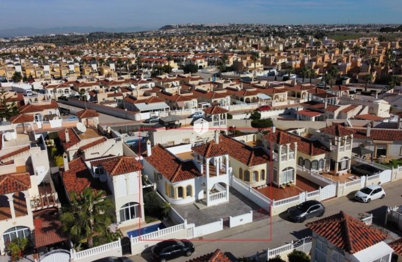 Aus zweiter Hand - Villa -
Algorfa - Inland