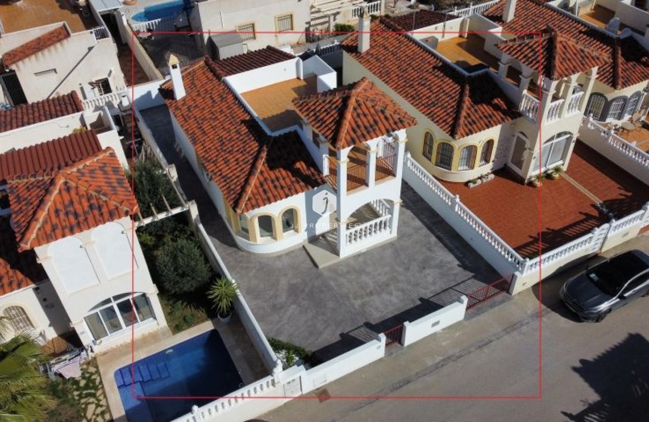 Aus zweiter Hand - Villa -
Algorfa - Inland