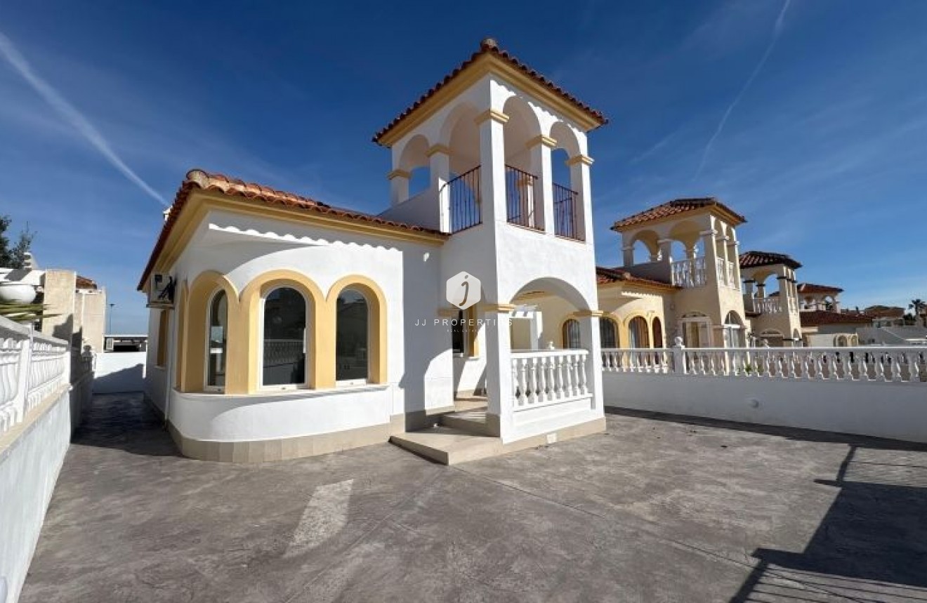 Aus zweiter Hand - Villa -
Algorfa - Inland