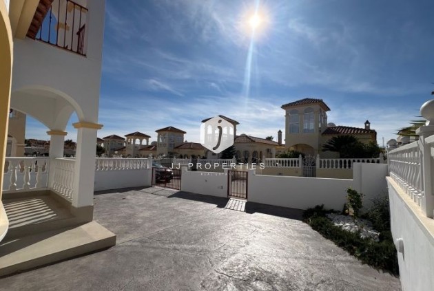 Aus zweiter Hand - Villa -
Algorfa - Inland