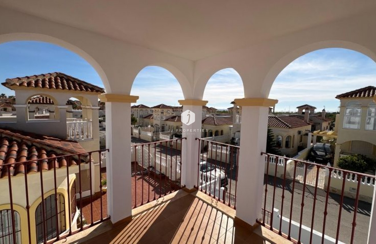 Aus zweiter Hand - Villa -
Algorfa - Inland