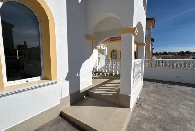 Aus zweiter Hand - Villa -
Algorfa - Inland