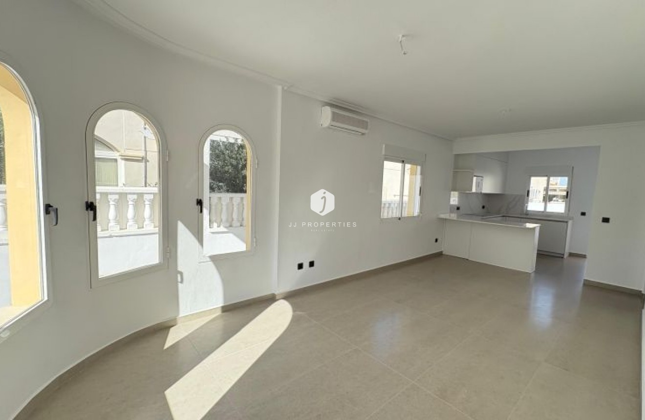 Aus zweiter Hand - Villa -
Algorfa - Inland