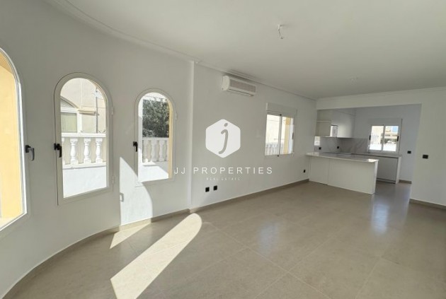 Aus zweiter Hand - Villa -
Algorfa - Inland