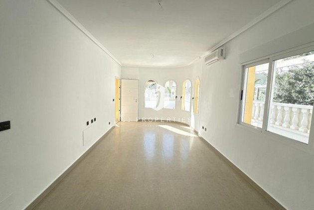 Aus zweiter Hand - Villa -
Algorfa - Inland