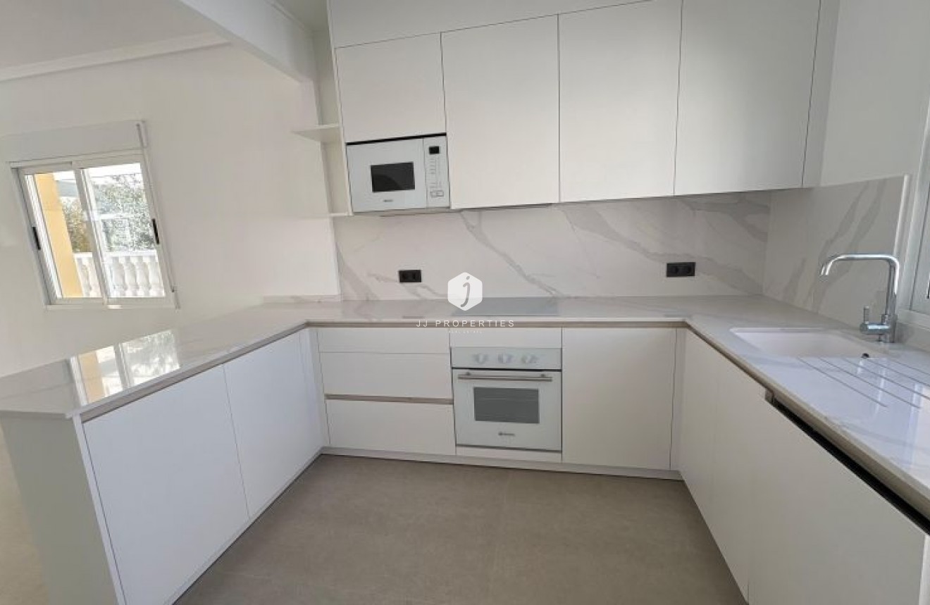 Aus zweiter Hand - Villa -
Algorfa - Inland