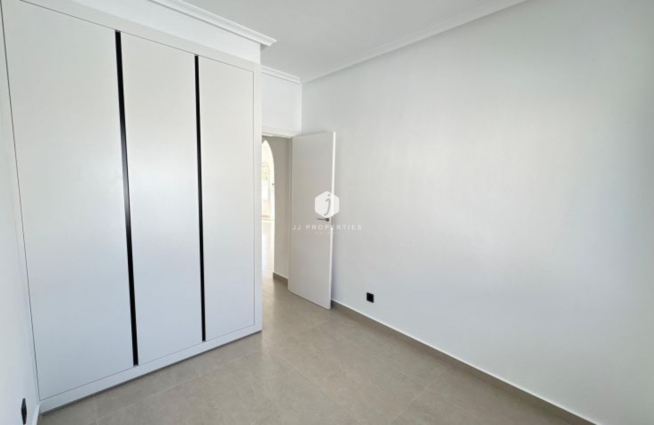 Aus zweiter Hand - Villa -
Algorfa - Inland