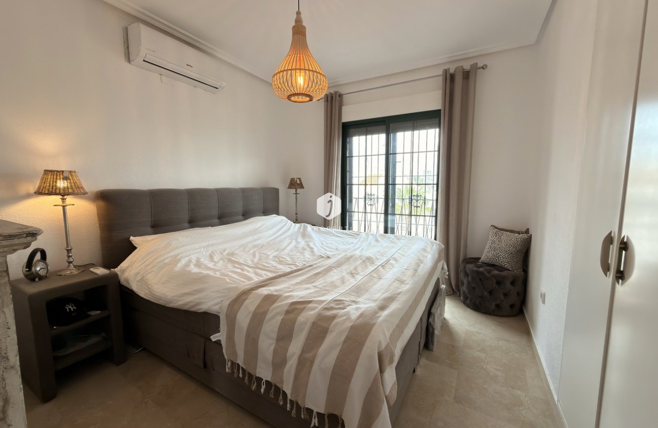 Aus zweiter Hand - Villa -
Orihuela Costa - Los Doses