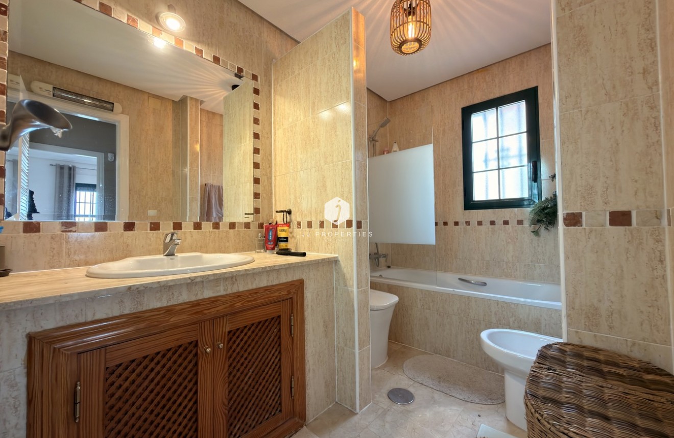 Aus zweiter Hand - Villa -
Orihuela Costa - Los Doses