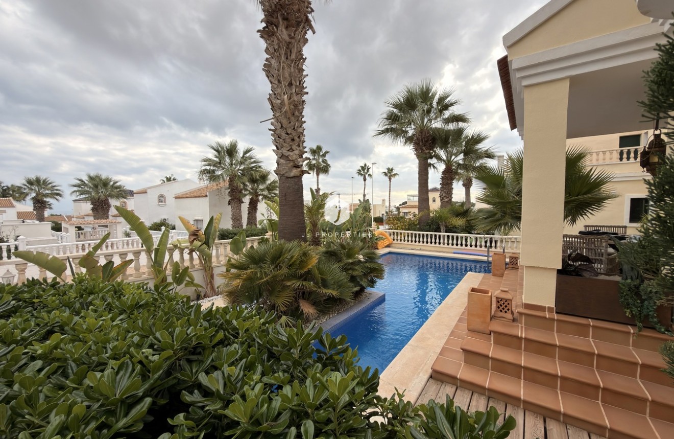 Aus zweiter Hand - Villa -
Orihuela Costa - Los Doses