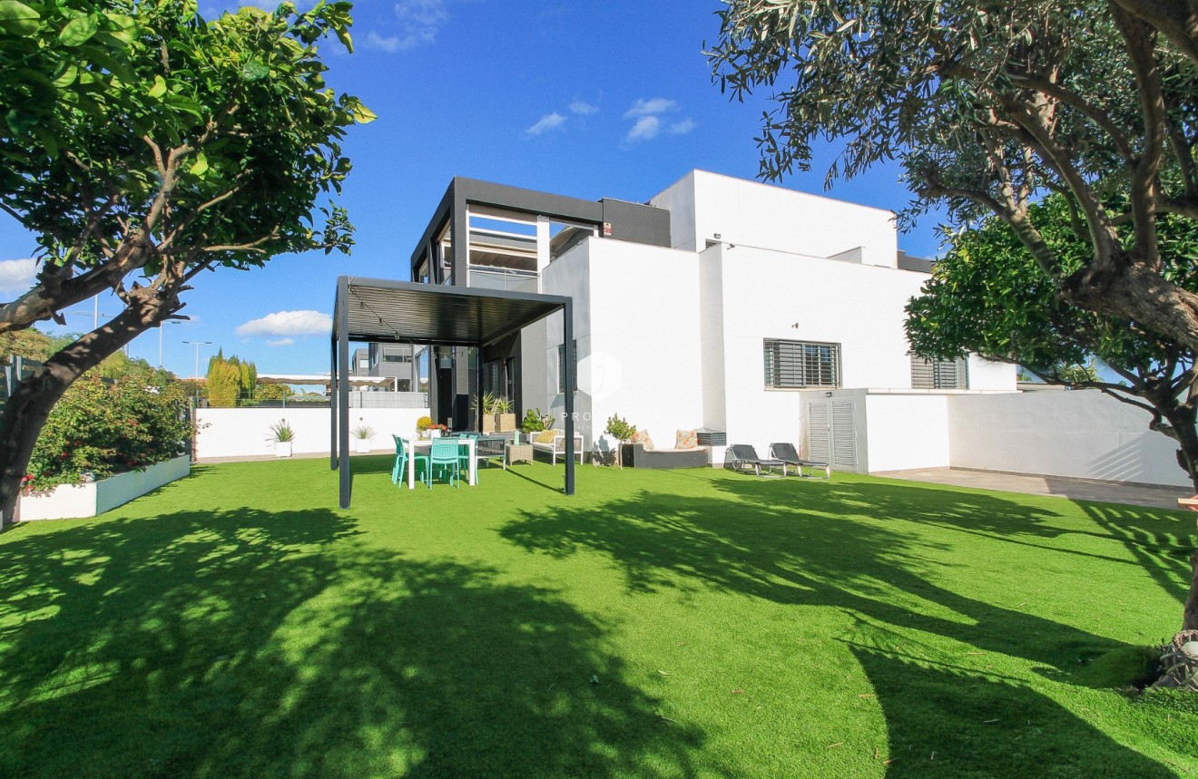 Segunda mano - Chalet -
Torrevieja - Costa Blanca