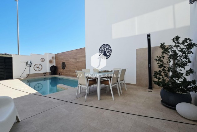 Aus zweiter Hand - Villa -
Benijofar - Benimar