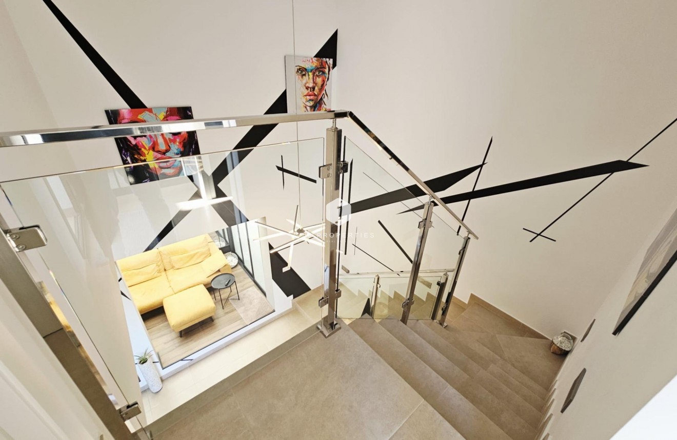 Aus zweiter Hand - Villa -
Benijofar - Benimar