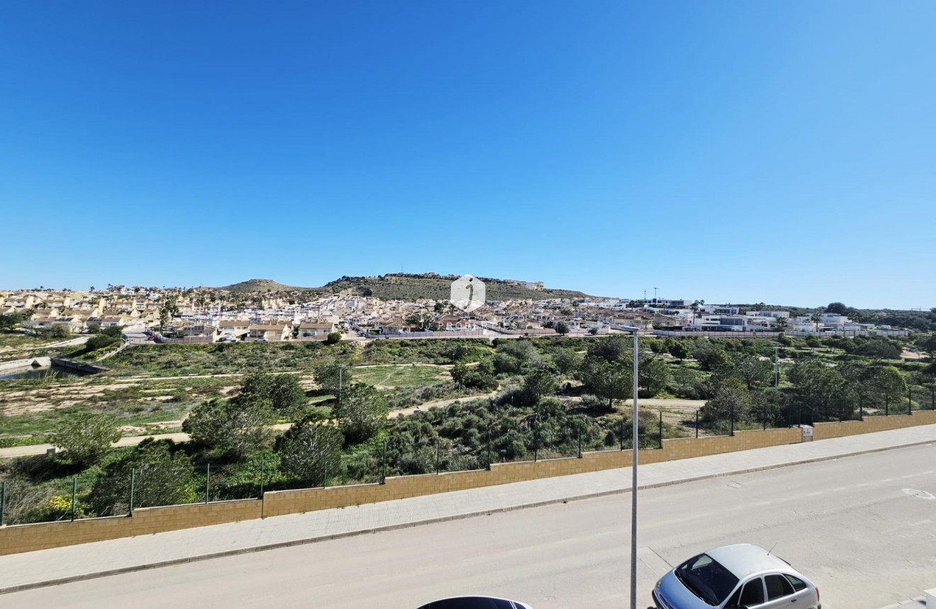 Aus zweiter Hand - Villa -
Benijofar - Benimar