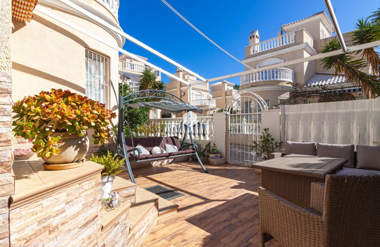 Segunda mano - Villa -
Orihuela Costa - Los Almendros-la Florida