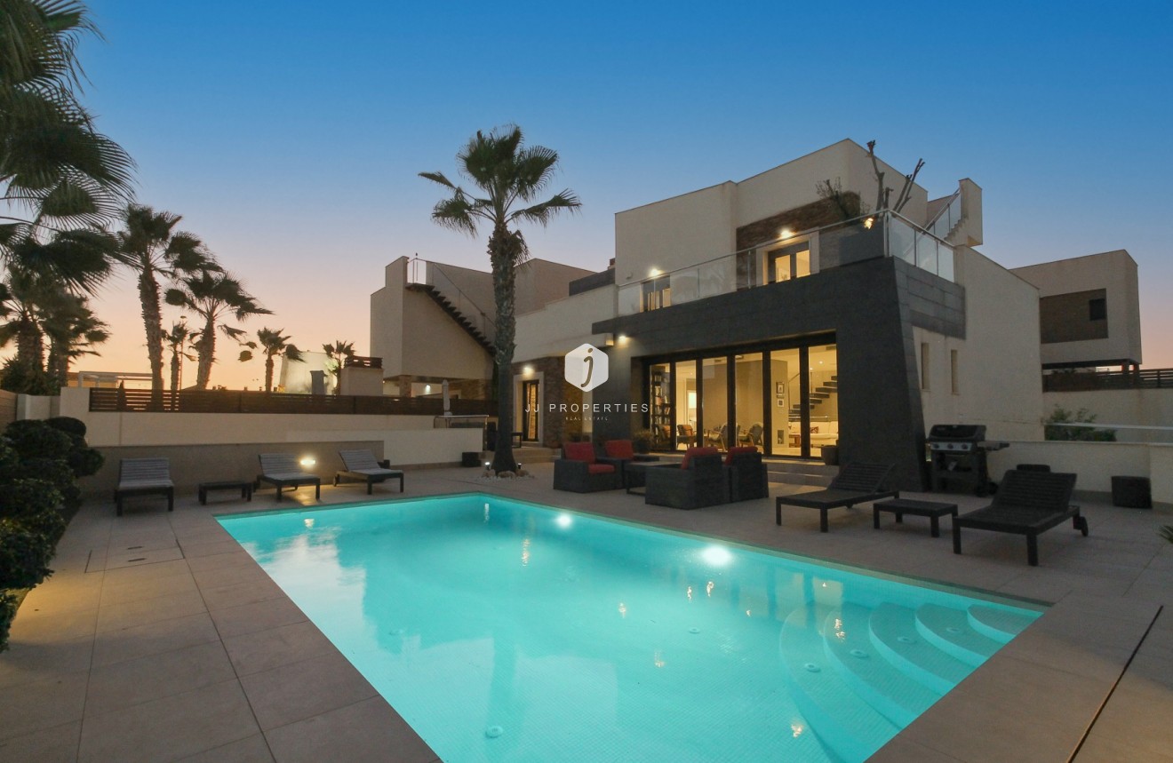 Aus zweiter Hand - Villa -
Torrevieja - Costa Blanca