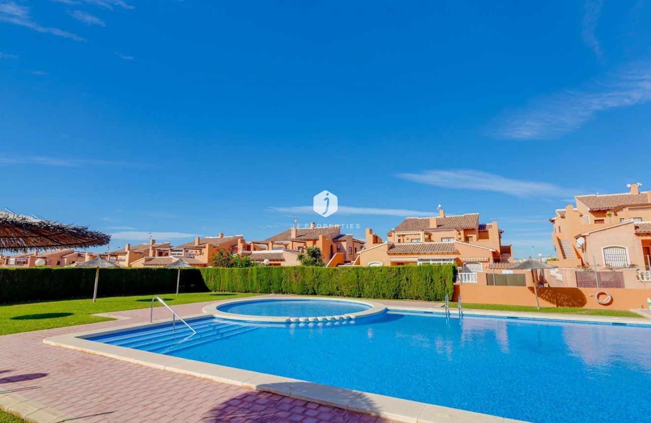 Aus zweiter Hand - Bungalow -
Torrevieja - aguas nuevas