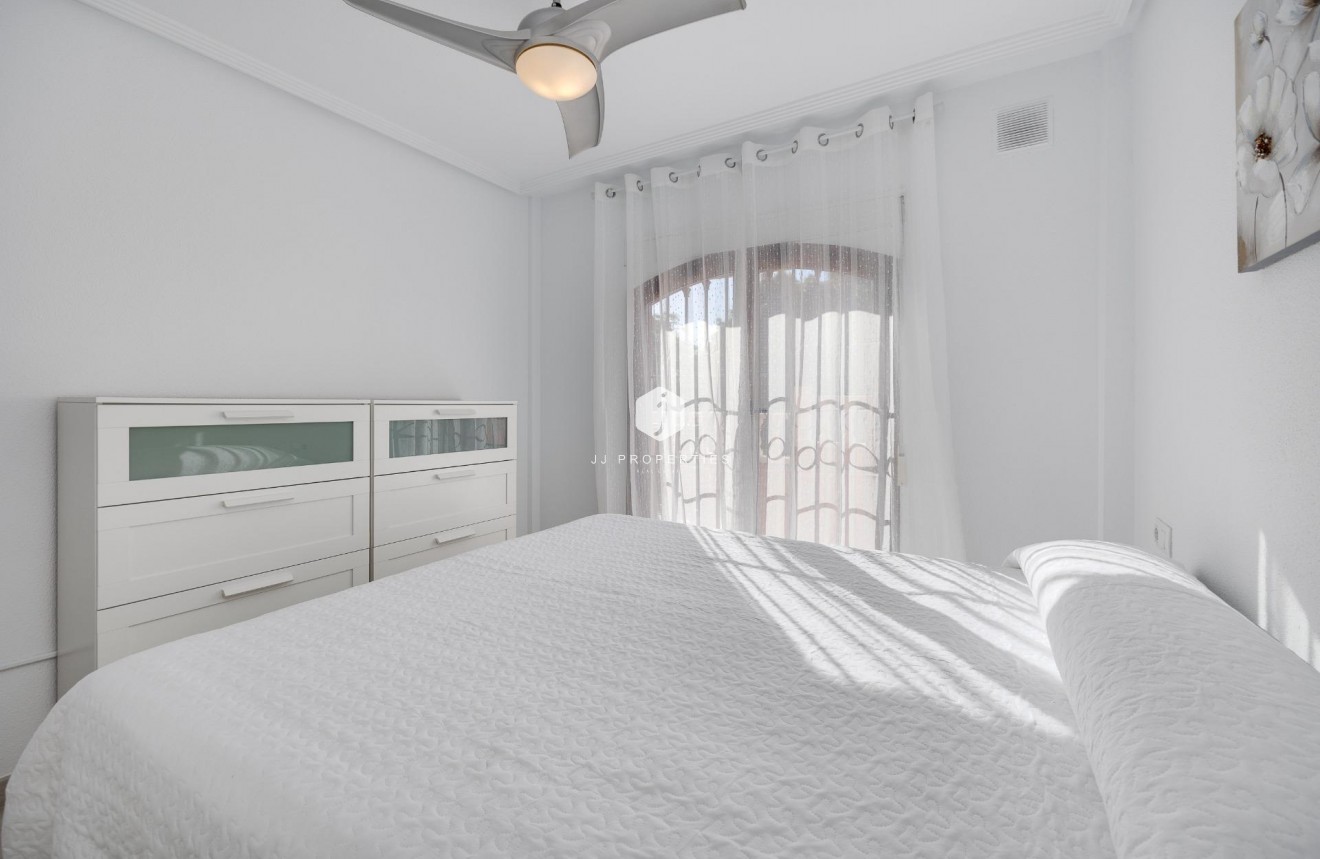 Aus zweiter Hand - Bungalow -
Torrevieja - aguas nuevas